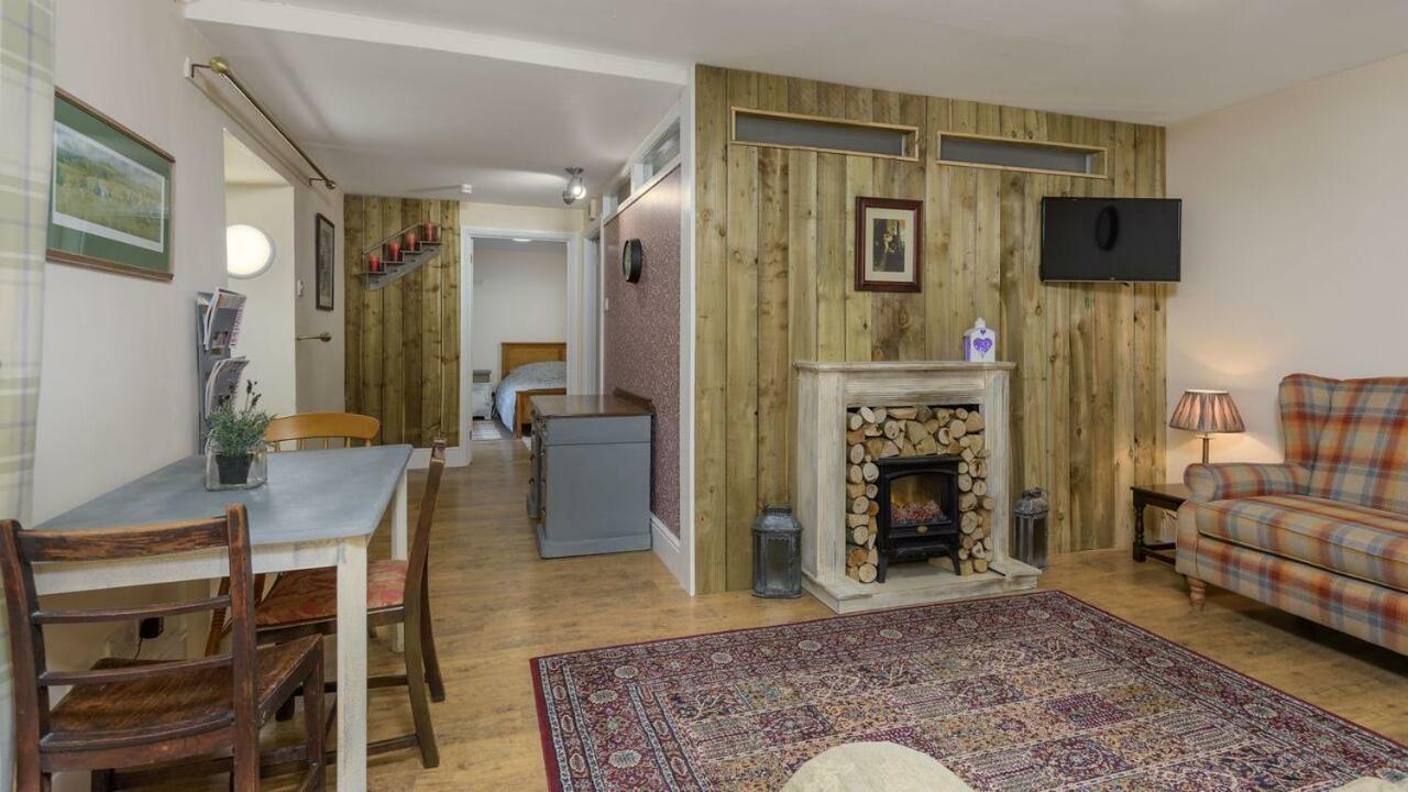 Poppy's Place * Cupar