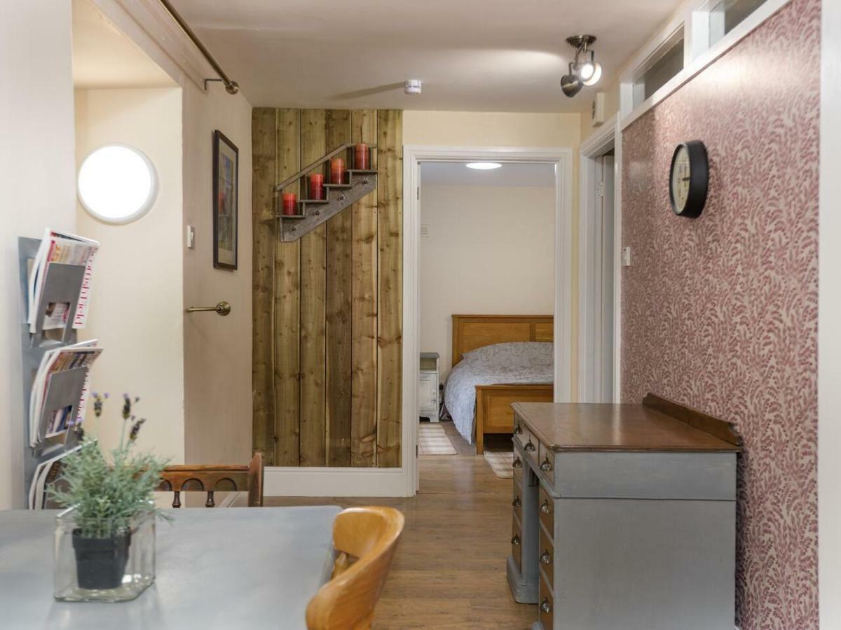 Poppy's Place * Cupar